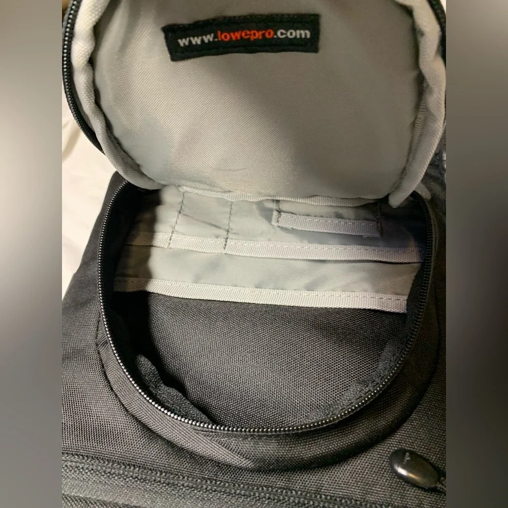 EUC Lowepro SlingShot 200 AW, All-Weather BackPack/Sling Bag - Black camera bag